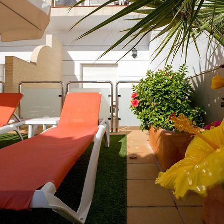 Hotel Apartamentos Loto Conil Conil de la Frontera Kültér fotó
