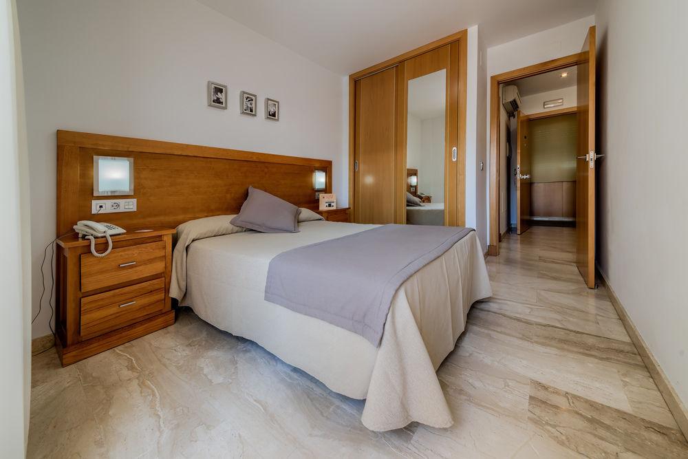 Hotel Apartamentos Loto Conil Conil de la Frontera Kültér fotó