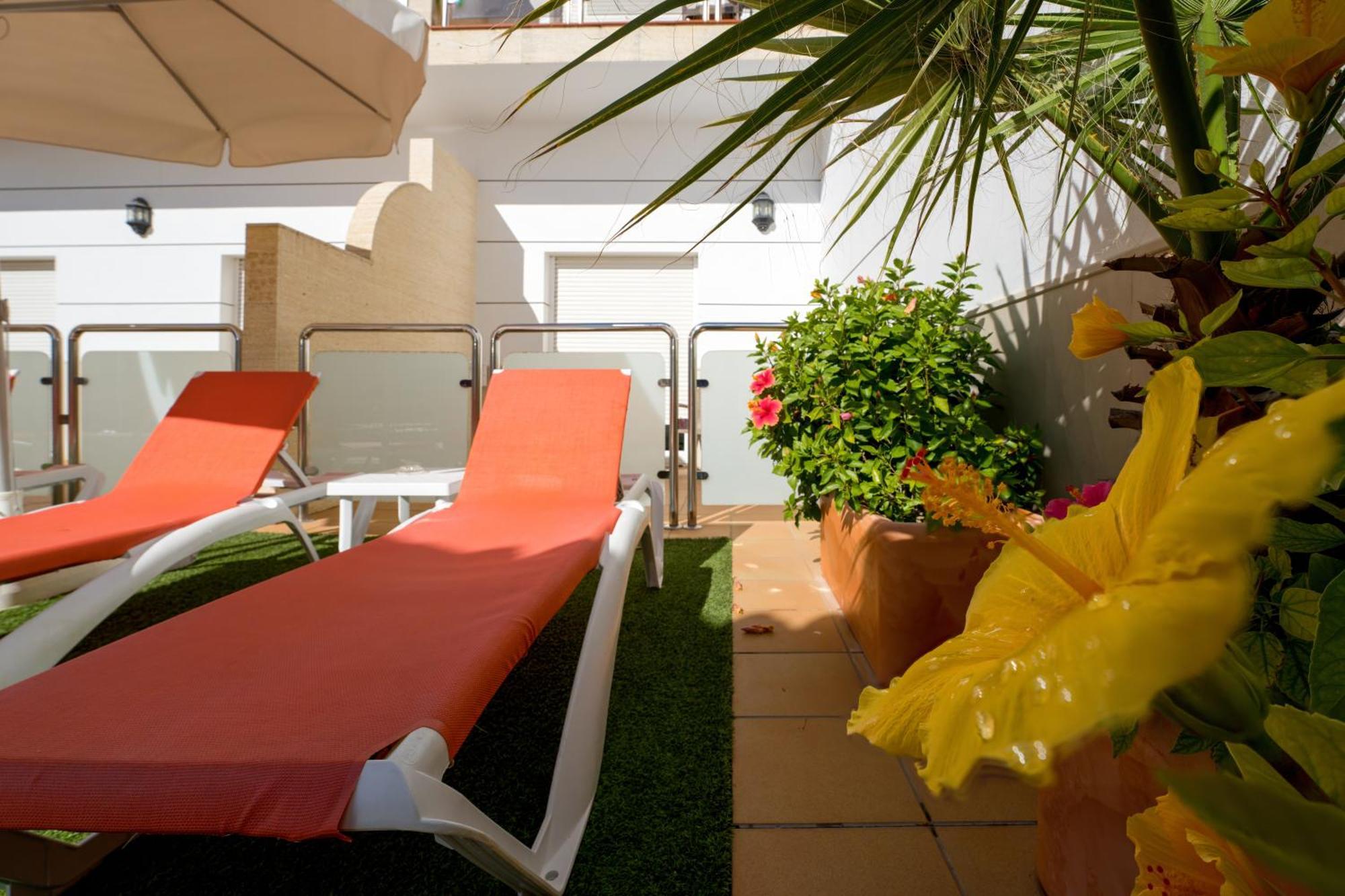 Hotel Apartamentos Loto Conil Conil de la Frontera Kültér fotó