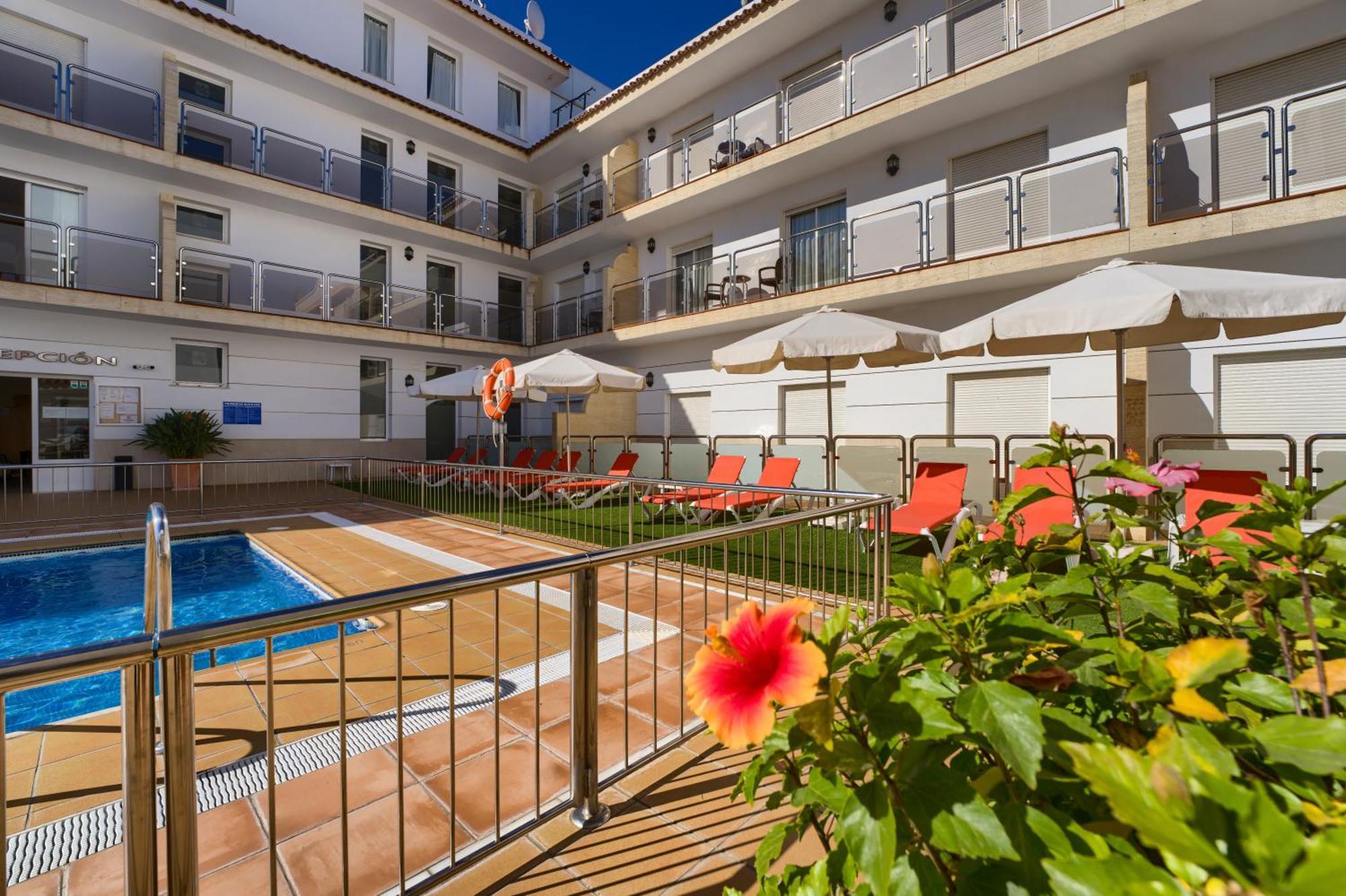 Hotel Apartamentos Loto Conil Conil de la Frontera Kültér fotó