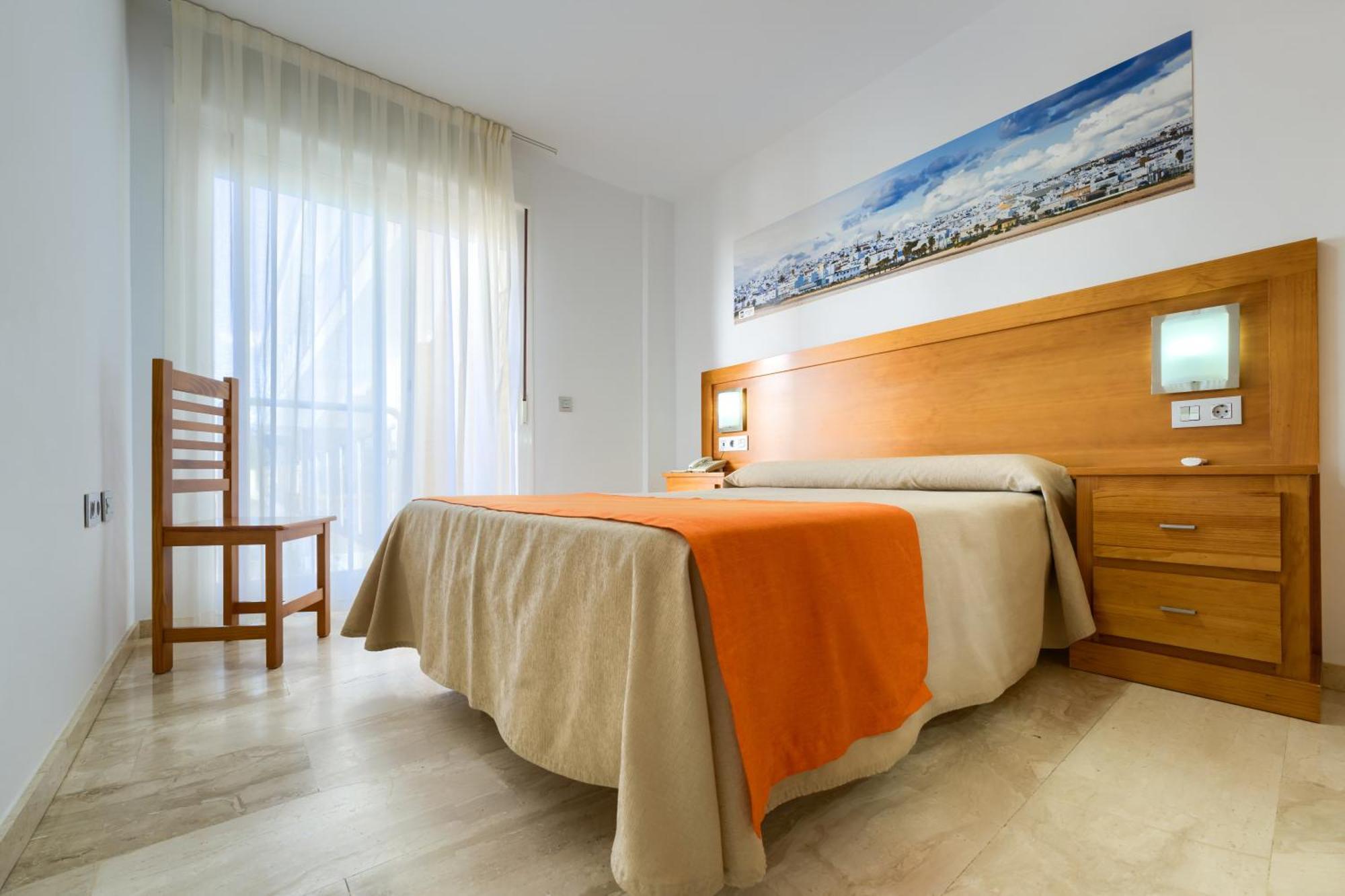 Hotel Apartamentos Loto Conil Conil de la Frontera Kültér fotó