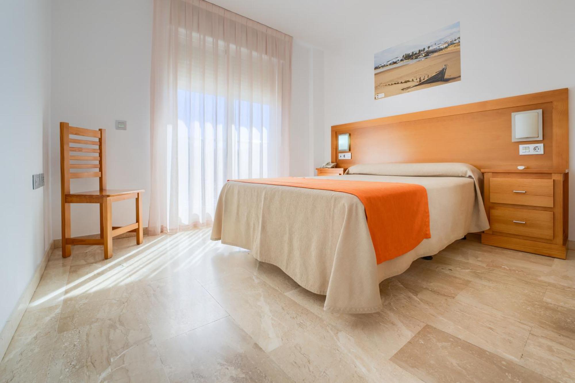 Hotel Apartamentos Loto Conil Conil de la Frontera Kültér fotó