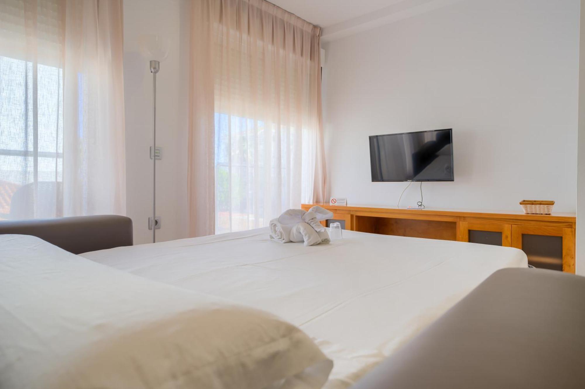 Hotel Apartamentos Loto Conil Conil de la Frontera Kültér fotó