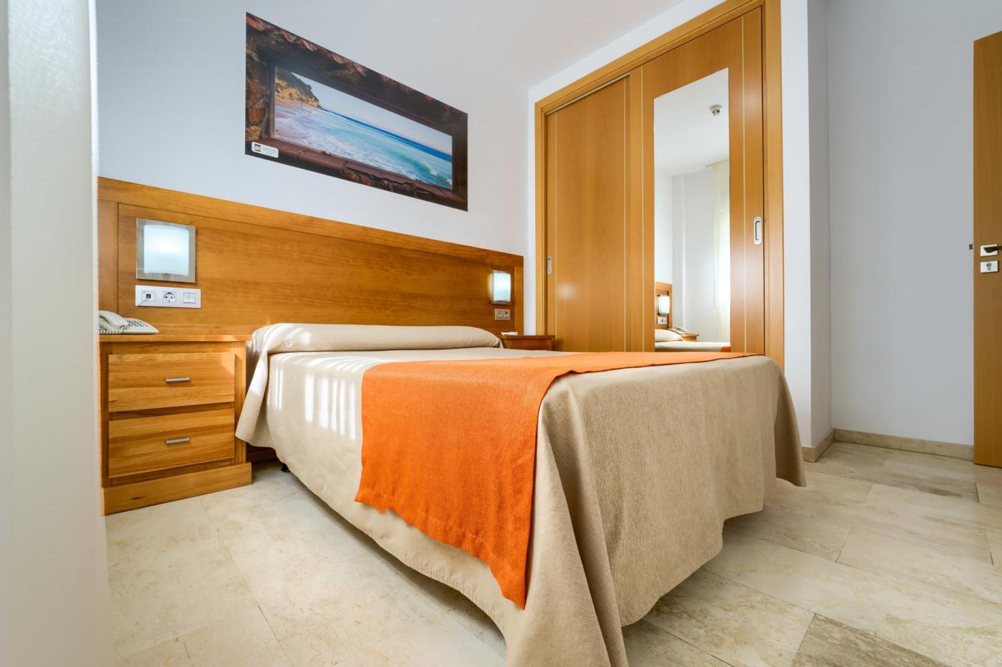 Hotel Apartamentos Loto Conil Conil de la Frontera Kültér fotó