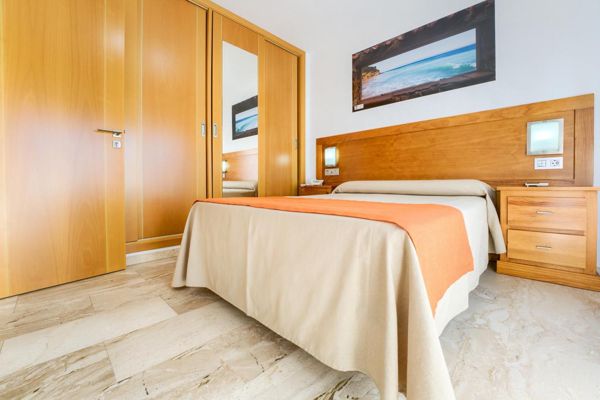 Hotel Apartamentos Loto Conil Conil de la Frontera Kültér fotó