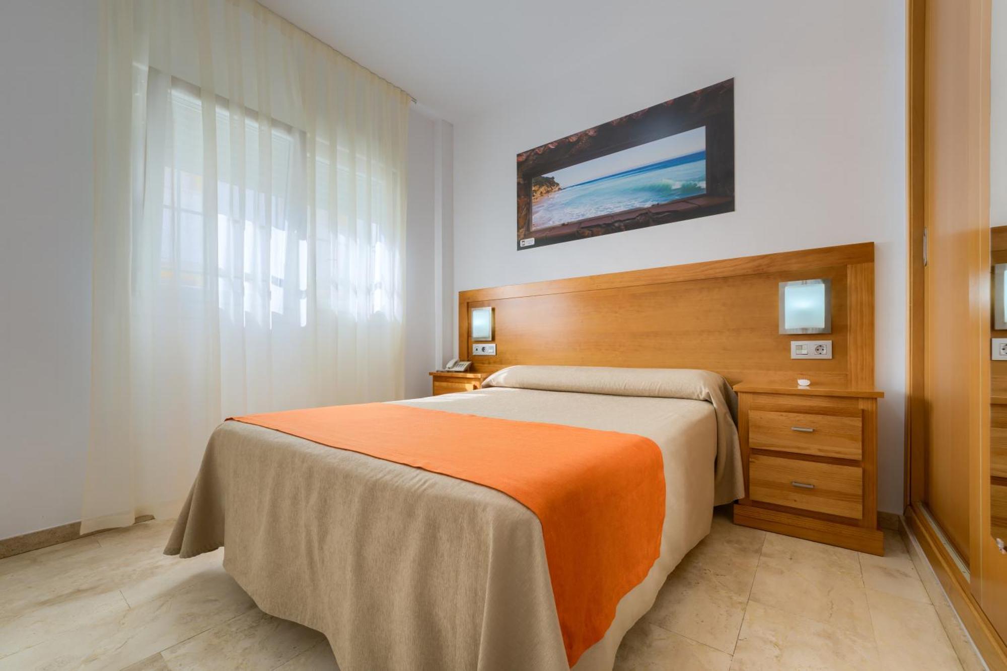 Hotel Apartamentos Loto Conil Conil de la Frontera Kültér fotó