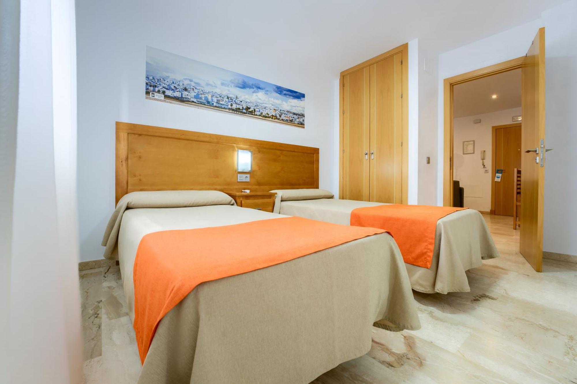 Hotel Apartamentos Loto Conil Conil de la Frontera Kültér fotó