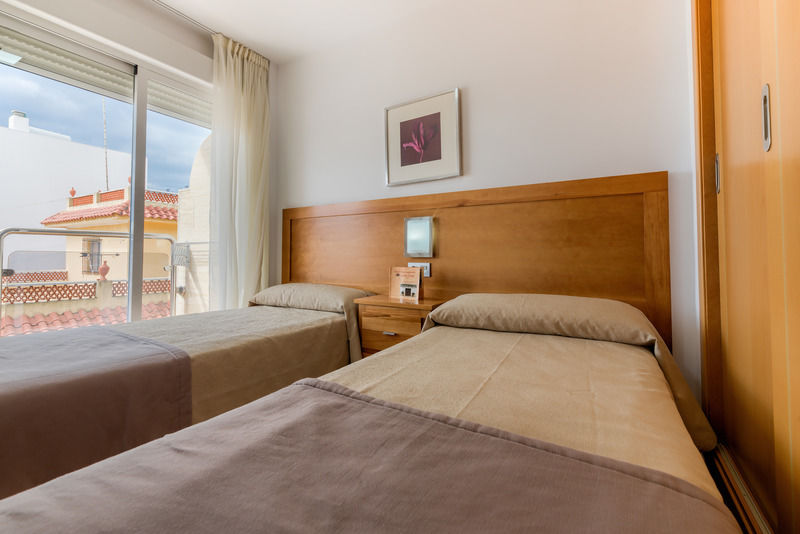 Hotel Apartamentos Loto Conil Conil de la Frontera Kültér fotó