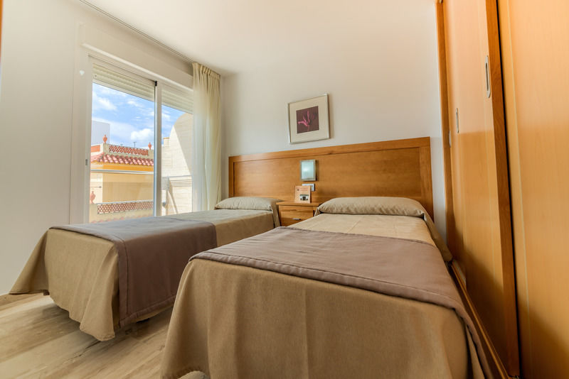 Hotel Apartamentos Loto Conil Conil de la Frontera Kültér fotó