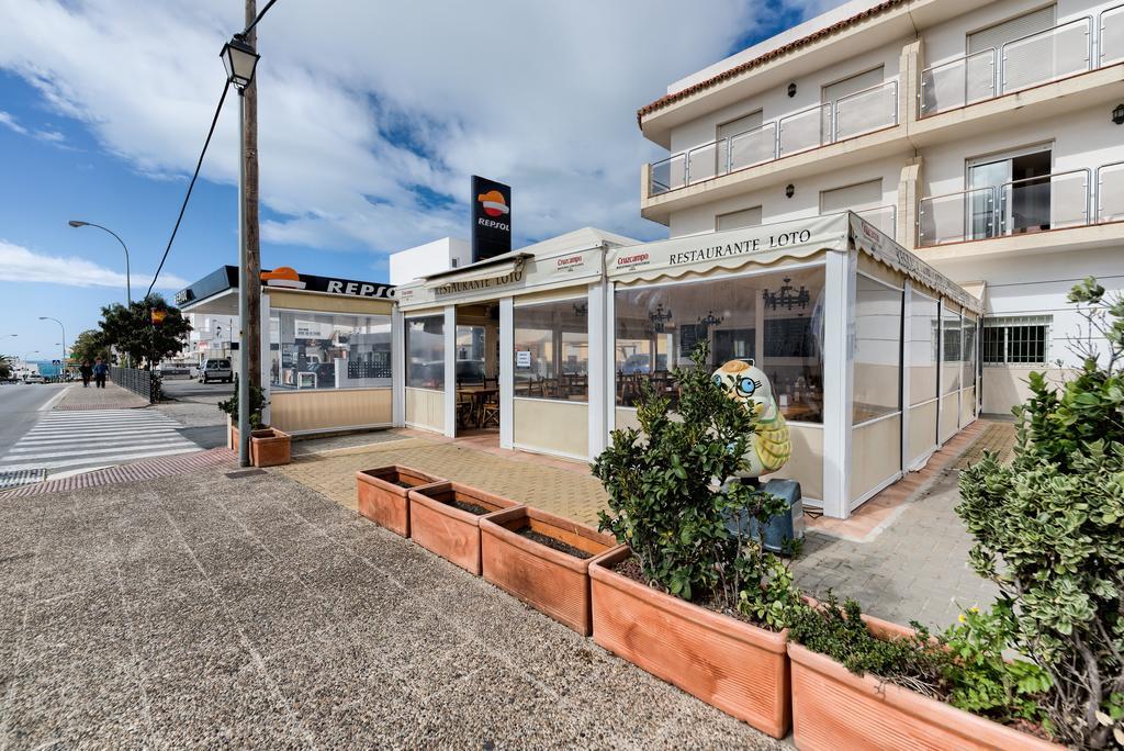 Hotel Apartamentos Loto Conil Conil de la Frontera Kültér fotó