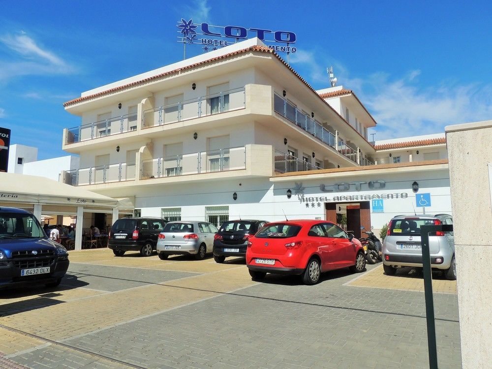 Hotel Apartamentos Loto Conil Conil de la Frontera Kültér fotó